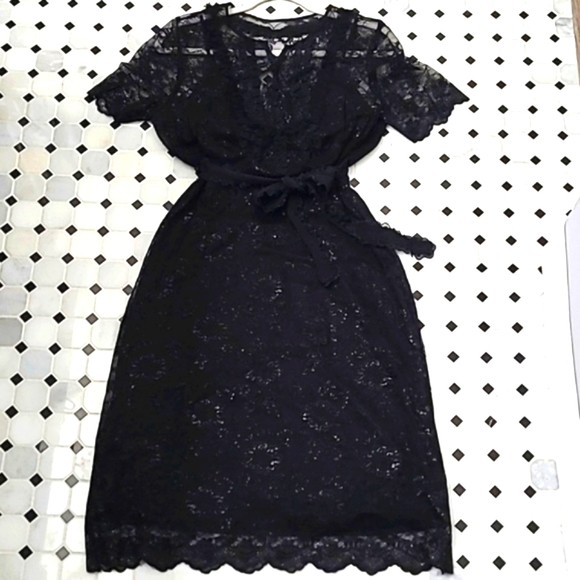 BCBG Dresses & Skirts - EUC BCBG Belted Lace Dress Size 6 Black